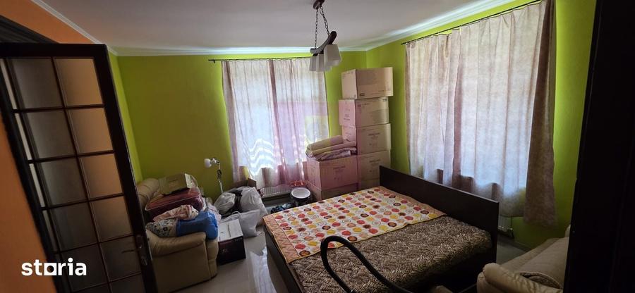 Casă cu 8 camere cu Teren 500 Mp în Castelul Peleș
