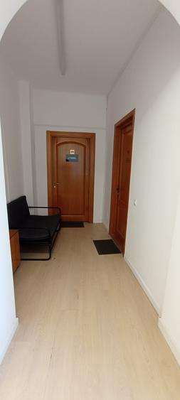 Birou, de 48.770000457764 mp, în P-ța Romană