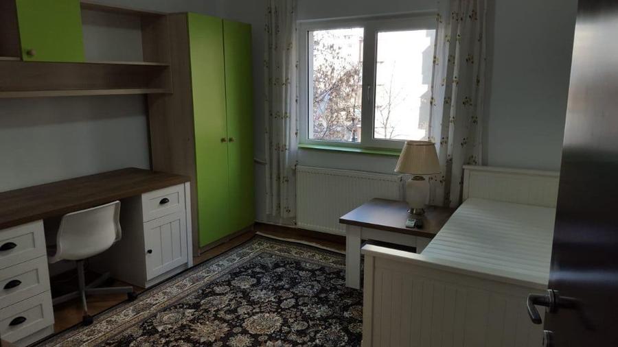 Apartament cu 3 camere decomandat în Vitan