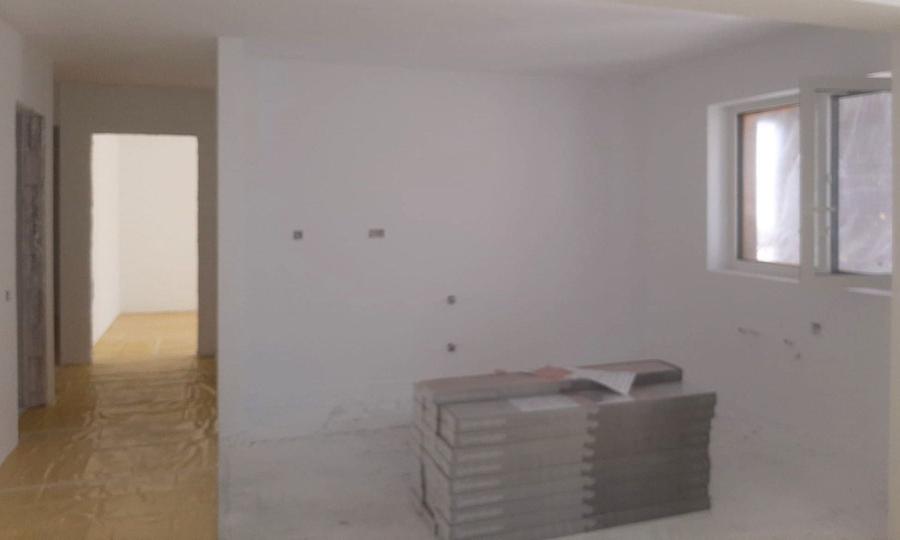 Garsonieră decomandată în Noua