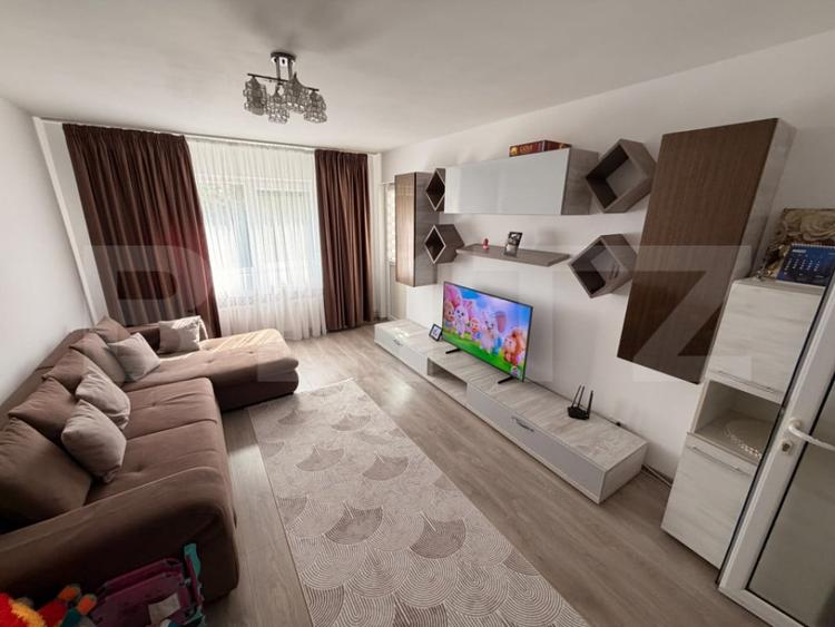 Apartament cu 3 camere decomandat în Micro 11