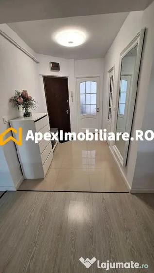 Apartament cu 2 camere semidecomandat, mobilat în Păcii