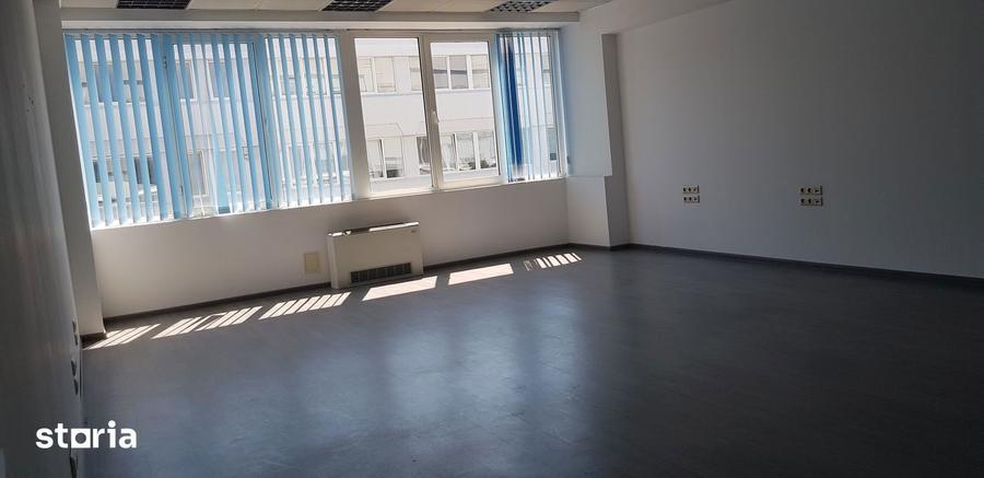 Spațiu comercial, de 700 mp, în Nord