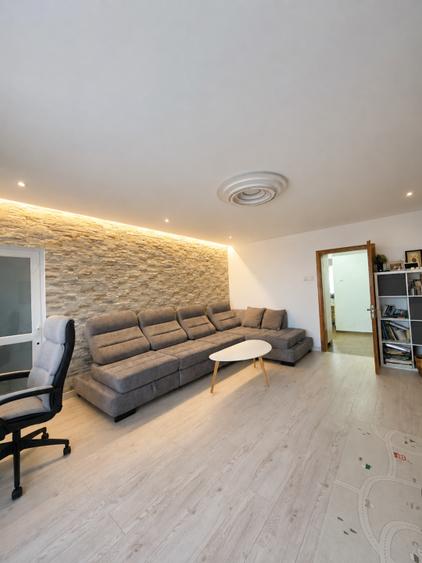 Apartament cu 3 camere decomandat, mobilat în Unirii