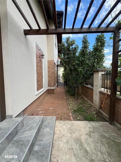 Casă cu 6 camere decomandat cu Teren 226 Mp în Sud