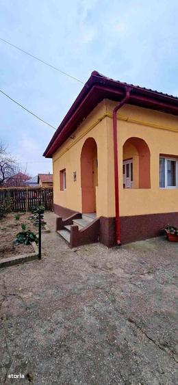 Casă cu 4 camere în Traian