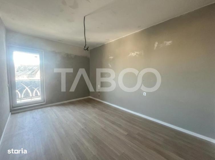 Apartament cu 4 camere decomandat în Turnișor