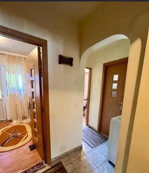 Apartament cu 3 camere decomandat în Inel I