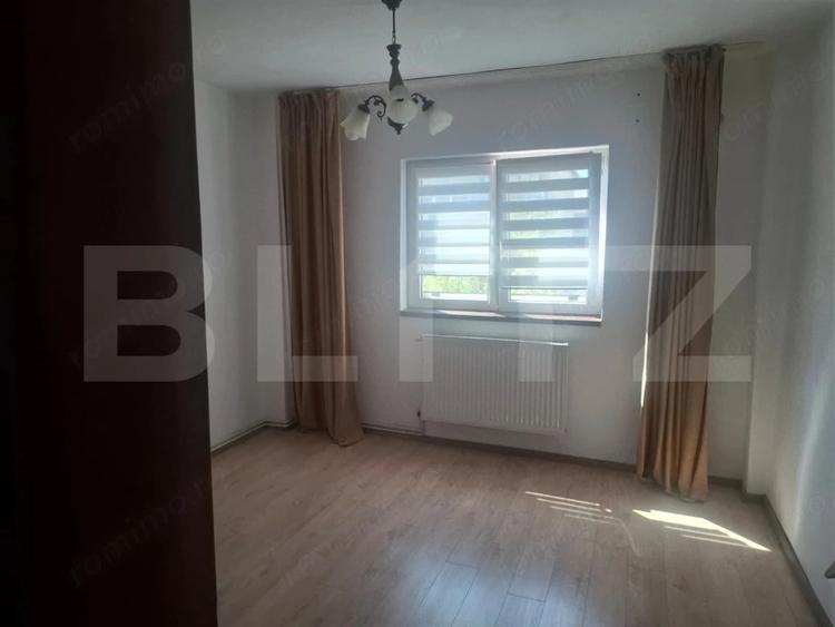 Apartament cu 3 camere decomandat, mobilat în Central