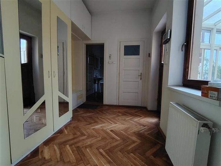 Duplex cu 6 camere cu Canalizare în 1 Decembrie 1918