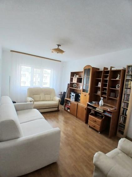 Apartament cu 2 camere decomandat în Exterior Vest