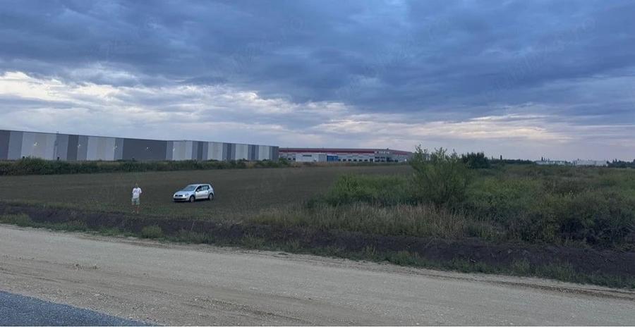 Teren de 15904 mp, în Aeroport