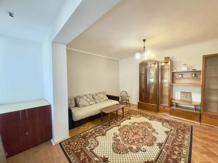 Apartament cu 3 camere decomandat în Torontalului