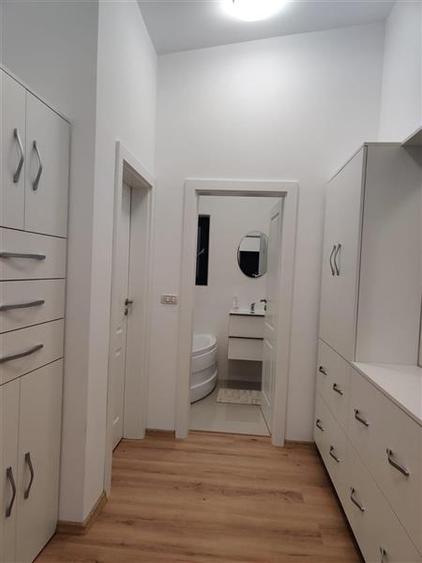 Apartament cu 3 camere decomandat, mobilat în Ipotești