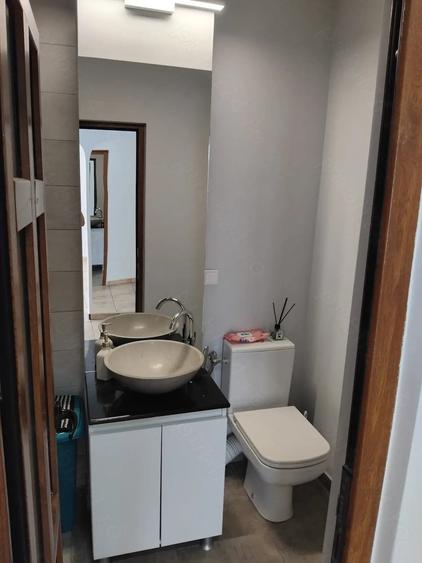 Apartament cu 3 camere decomandat în Micro 6