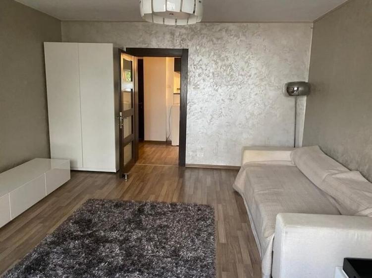Apartament cu 3 camere decomandat în Muncii