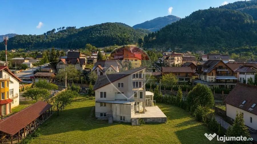 Casă cu 7 camere cu Teren 1322 Mp în Bunloc