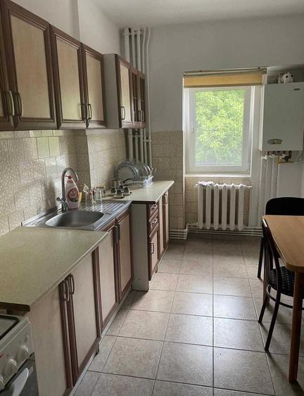 Apartament cu 3 camere decomandat în Păcurari