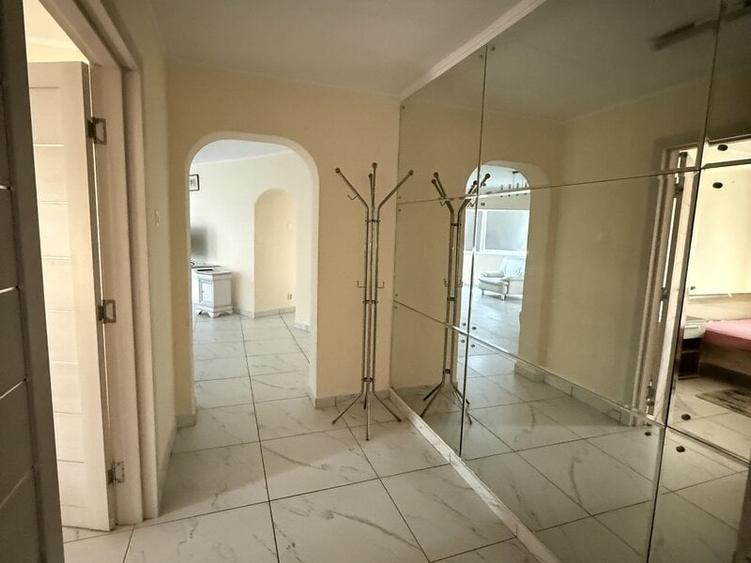 Apartament cu 3 camere decomandat în P-ța Alba Iulia