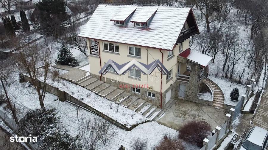 Casă cu 6 camere cu Teren 868 Mp în Central