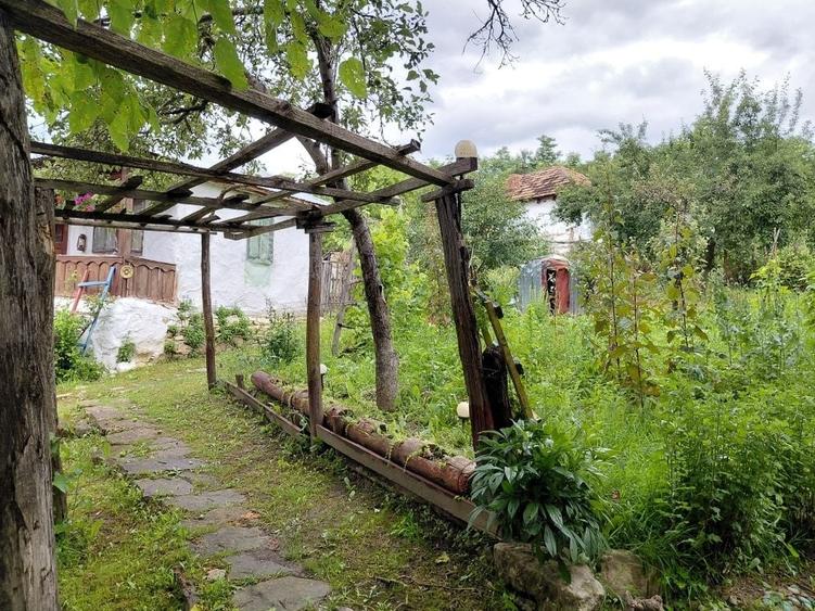 Casă cu 4 camere în Rușavăț