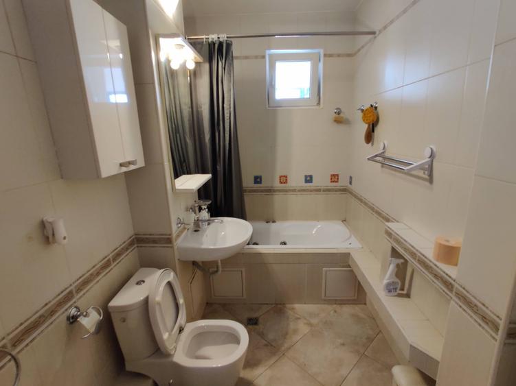 Apartament cu 4 camere în Zorilor