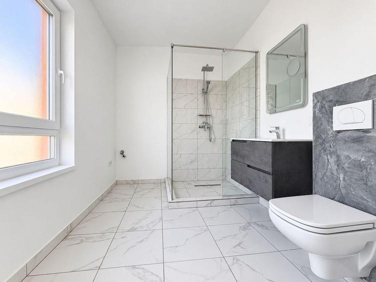 Duplex cu 5 camere cu Canalizare în Aradului
