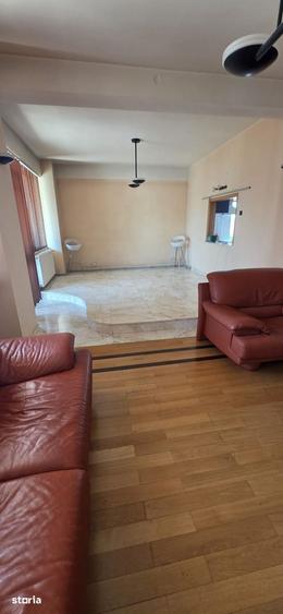 Apartament cu 4 camere în Democrației