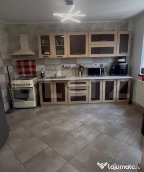 Casă cu 5 camere cu Teren 1000 Mp în Central