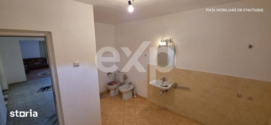 Casă cu 9 camere cu Teren 1000 Mp în Dragomirești