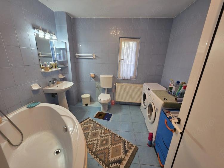 Casă cu 7 camere cu Teren 3000 Mp în Nicorești