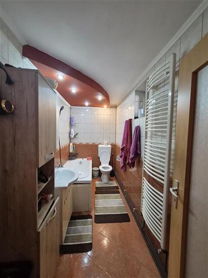 Casă individuală cu 5 camere cu Canalizare în 6 Vânători