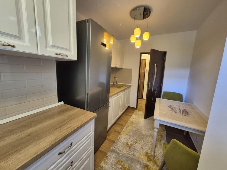 Apartament cu 3 camere semidecomandat în Țiglina 2