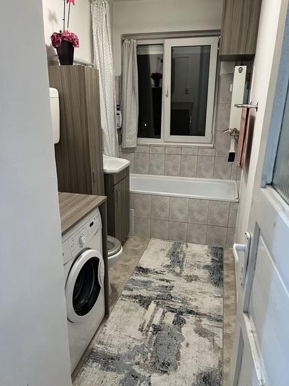 Apartament cu 3 camere semidecomandat în Rogerius