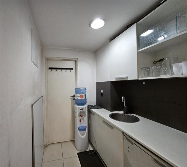 Spațiu comercial, de 180 mp, în P-ța Victoriei