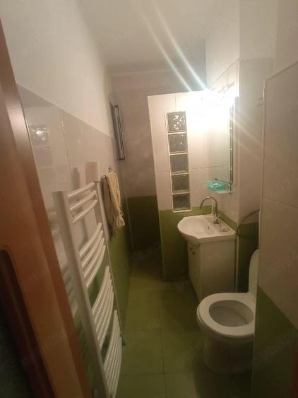 Apartament cu 3 camere decomandat în Dâmbu