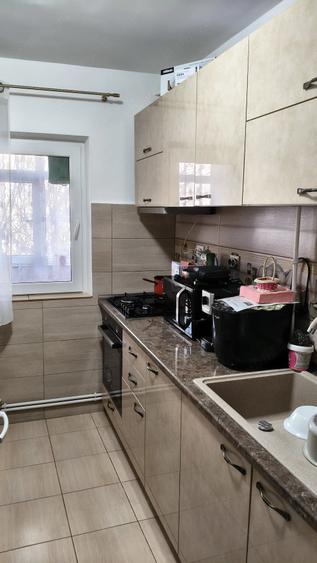 Apartament cu 3 camere decomandat, mobilat în Central