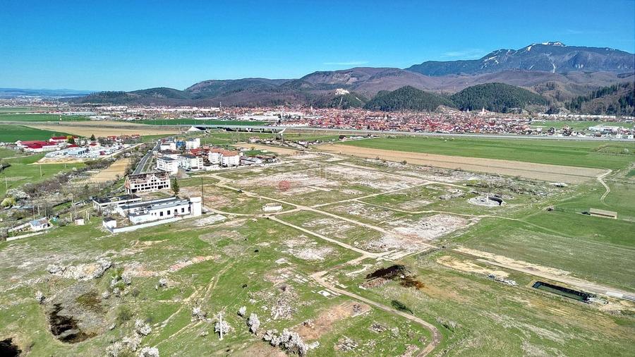 Teren Construcții intravilan de 185299 mp, în Central