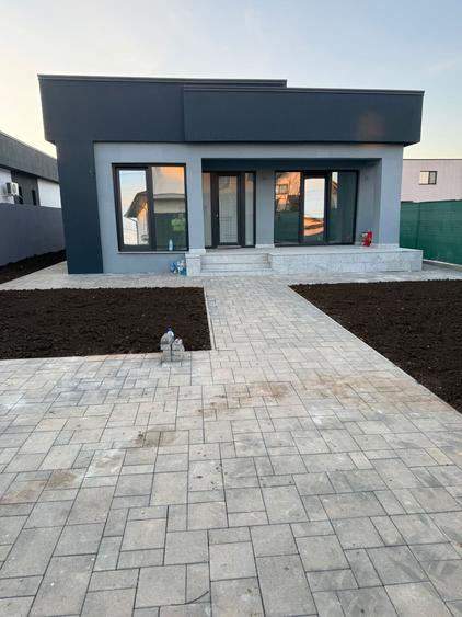 Casă individuală cu 4 camere cu Teren 450 Mp în Strejnicu