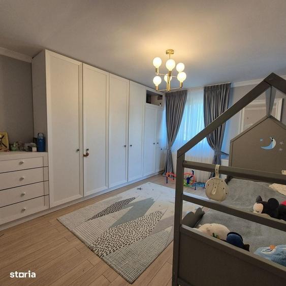 Casă cu 4 camere în Ostratu