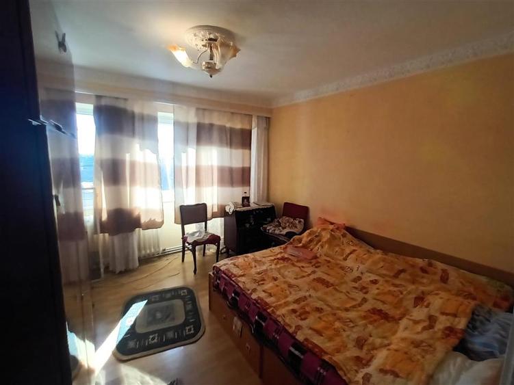 Apartament cu 3 camere decomandat în Viziru 3