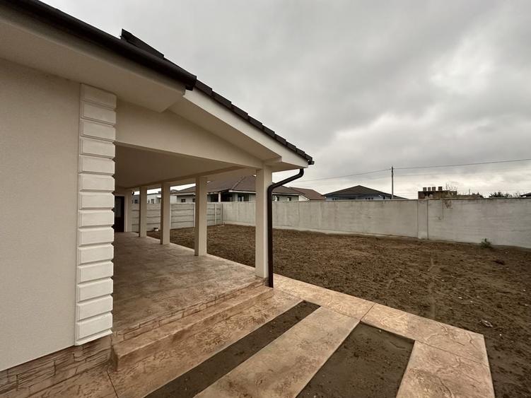 Casă cu 4 camere cu Teren 500 Mp în Nojorid