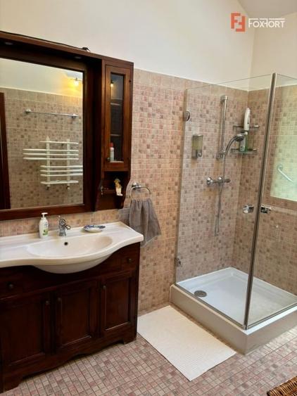 Casă individuală cu 5 camere cu Piscina în Ghioroc