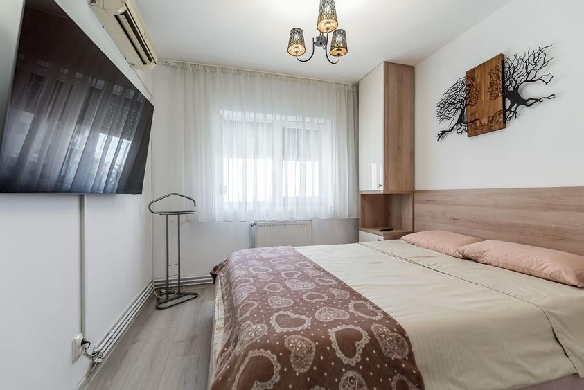 Apartament cu 5 camere decomandat, mobilat în Micălaca