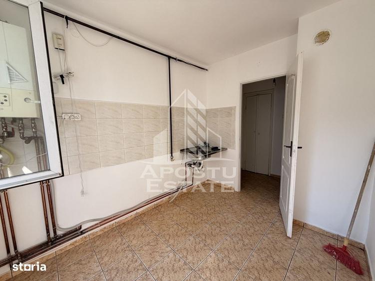 Apartament cu 3 camere semidecomandat în Tipografilor