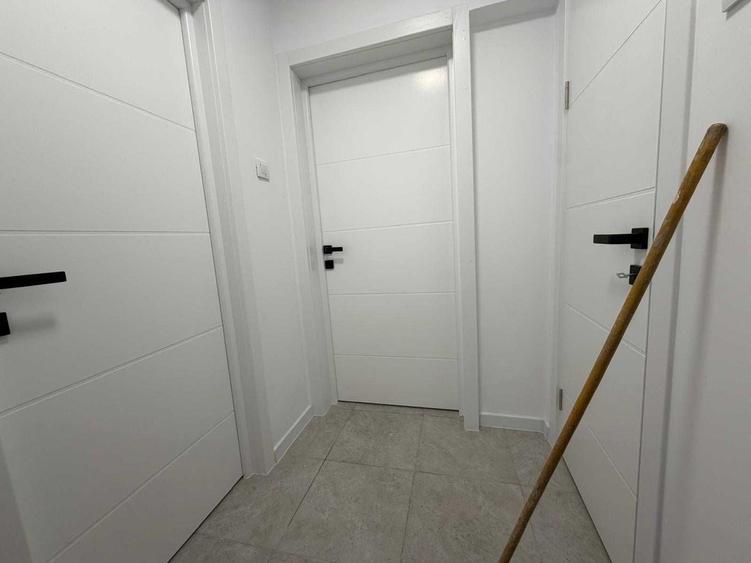 Apartament cu 3 camere semidecomandat în Berceni