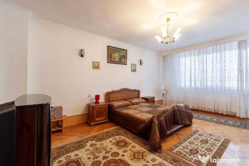 Casă cu 7 camere cu Teren 350 Mp în Exercițiu