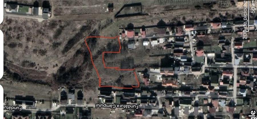 Teren de 5600 mp, în Câmpului