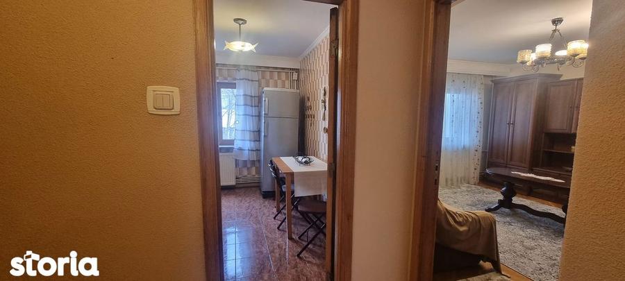 Apartament cu 3 camere în Mărășești