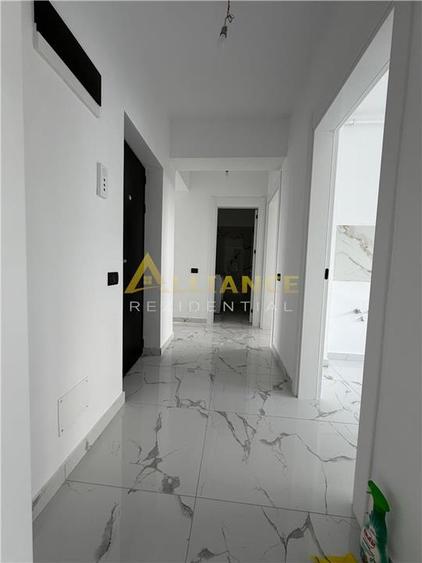 Apartament cu 3 camere decomandat în Metalurgiei